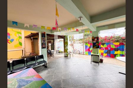 Área Externa de casa à venda com 3 quartos, 250m² em Santa Cruz Industrial, Contagem
