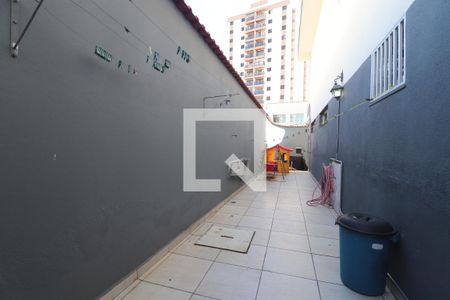 Corredor Lateral de casa à venda com 3 quartos, 489m² em Vila Valparaíso, Santo André