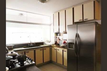 Casa à venda com 4 quartos, 850m² em Jardim Cordeiro, São Paulo