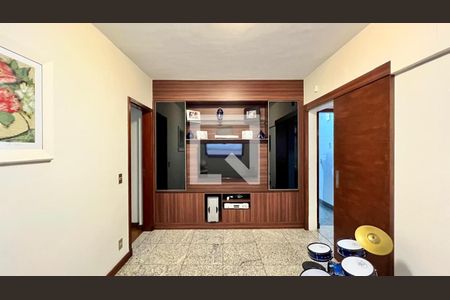 Sala de TV de apartamento à venda com 4 quartos, 240m² em Buritis, Belo Horizonte