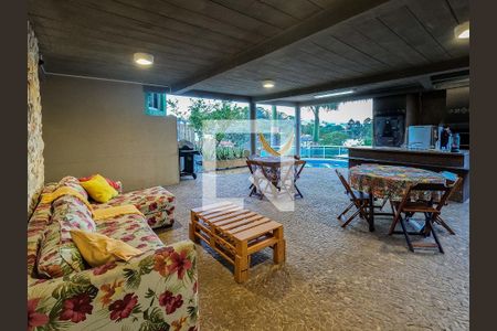 Casa à venda com 4 quartos, 346m² em São Domingos, São Paulo