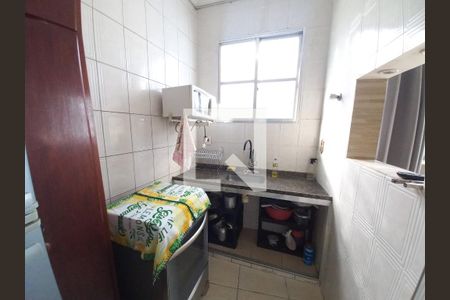 Cozinha de apartamento para alugar com 1 quarto, 23m² em Centro, São Vicente