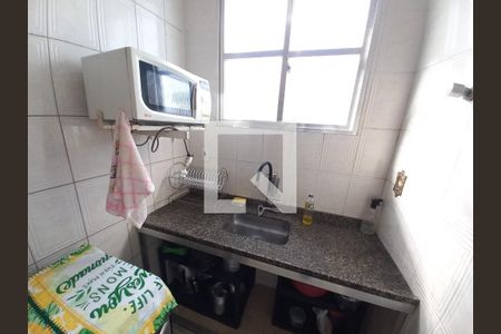 Cozinha de apartamento para alugar com 1 quarto, 23m² em Centro, São Vicente
