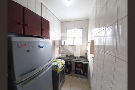 Cozinha de apartamento para alugar com 1 quarto, 23m² em Centro, São Vicente