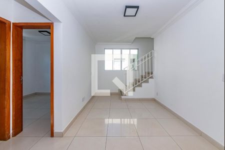 Sala de apartamento à venda com 2 quartos, 109m² em Cabral, Contagem