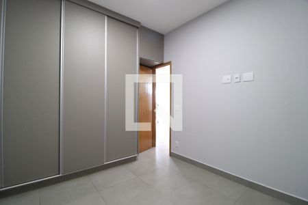 Quarto 1 de apartamento para alugar com 2 quartos, 59m² em Martins, Uberlândia