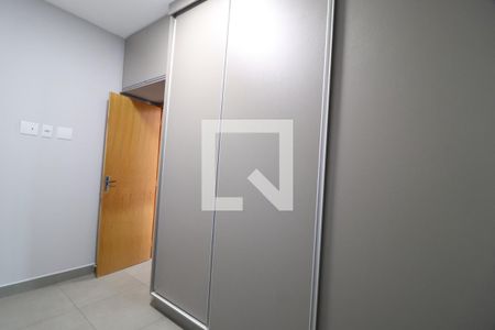 Quarto 2 de apartamento para alugar com 2 quartos, 59m² em Martins, Uberlândia