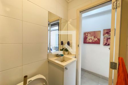 Banheiro de Serviço de casa à venda com 4 quartos, 200m² em Jardim da Gloria, São Paulo