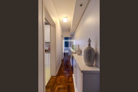 Corredor de apartamento à venda com 1 quarto, 50m² em Menino Deus, Porto Alegre