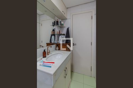 Banheiro de apartamento à venda com 1 quarto, 50m² em Menino Deus, Porto Alegre