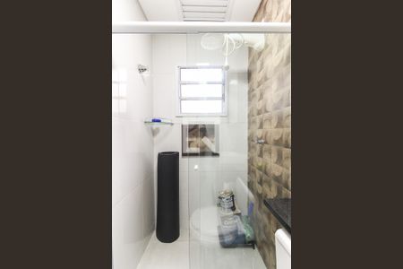 Banheiro Suíte 1  de casa de condomínio à venda com 2 quartos, 72m² em Vila Carmosina, São Paulo