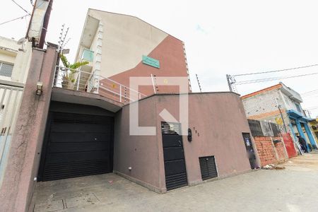 Fachada de casa de condomínio à venda com 2 quartos, 72m² em Vila Carmosina, São Paulo