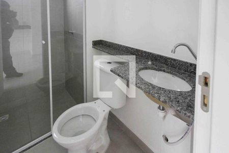 Banheiro de kitnet/studio para alugar com 1 quarto, 27m² em Quinta da Paineira, São Paulo
