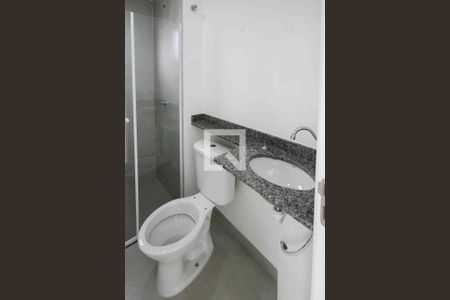 Banheiro de kitnet/studio para alugar com 1 quarto, 27m² em Quinta da Paineira, São Paulo