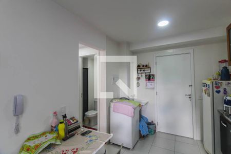Sala/Cozinha de apartamento para alugar com 2 quartos, 32m² em Vila Ema, São Paulo