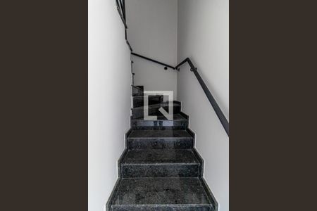 Corredor de casa à venda com 3 quartos, 134m² em Vila Araguaia, São Paulo
