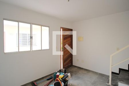 Sala de casa de condomínio à venda com 2 quartos, 58m² em Vila Uniao (zona Leste), São Paulo