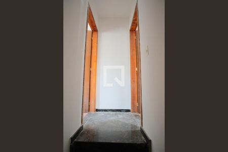 Escada de casa de condomínio à venda com 2 quartos, 58m² em Vila Uniao (zona Leste), São Paulo