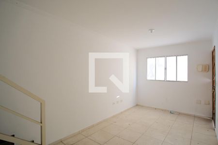 Sala de casa de condomínio à venda com 2 quartos, 70m² em Vila Uniao (zona Leste), São Paulo