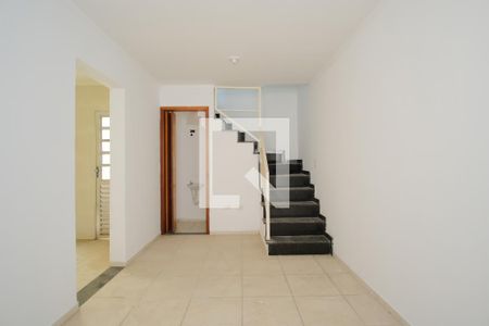 Sala de casa de condomínio à venda com 2 quartos, 70m² em Vila Uniao (zona Leste), São Paulo