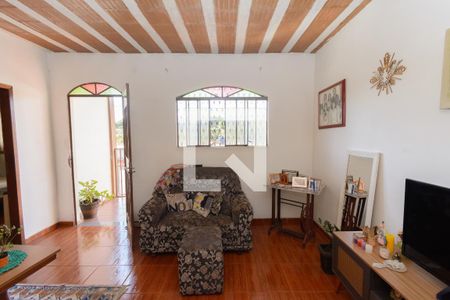 Casa3 - Sala de casa à venda com 8 quartos, 306m² em Califórnia, Belo Horizonte