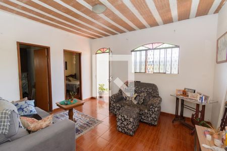 Casa3 - Sala de casa à venda com 8 quartos, 306m² em Califórnia, Belo Horizonte