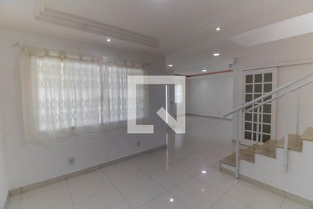 Sala de casa à venda com 4 quartos, 500m² em Camboinhas, Niterói