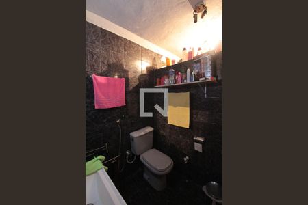 Banheiro Social de casa à venda com 3 quartos, 105m² em Primeiro de Maio, Belo Horizonte