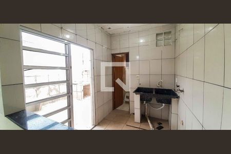 Área de Serviço de casa à venda com 4 quartos, 75m² em Km 18, Osasco