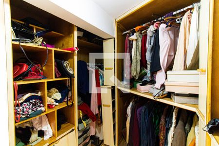 Casa à venda com 300m², 4 quartos e sem vagaCloset da Suíte 1