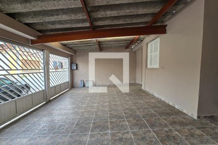 Casa para alugar com 75m², 2 quartos e 3 vagas Casa para alugar com 75m², 2 quartos e 3 vagasGaragem