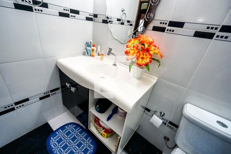 Banheiro social de casa à venda com 4 quartos, 407m² em Vila Carrão, São Paulo