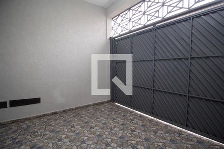 Garagem de casa à venda com 5 quartos, 166m² em Vila Mangalot, São Paulo