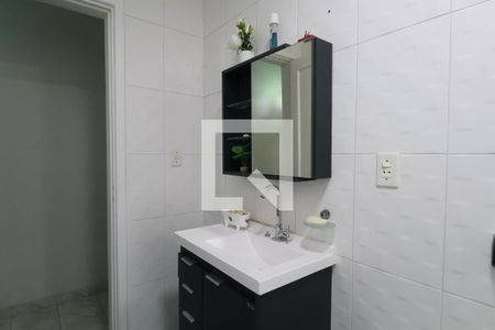 Banheiro Social de apartamento para alugar com 2 quartos, 68m² em Barra Funda, Guarujá