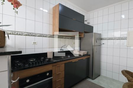 Cozinha de apartamento para alugar com 2 quartos, 68m² em Barra Funda, Guarujá