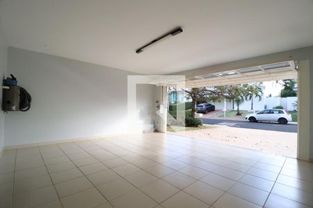 Garagem de casa de condomínio para alugar com 4 quartos, 316m² em Nova Uberlândia, Uberlândia