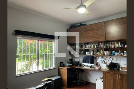 Casa à venda com 3 quartos, 225m² em Piratininga, Niterói