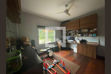 Casa à venda com 3 quartos, 225m² em Piratininga, Niterói