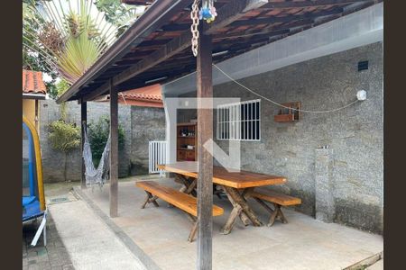 Casa à venda com 3 quartos, 225m² em Piratininga, Niterói