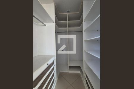 Apartamento à venda com 227m², 4 quartos e 3 vagasCloset