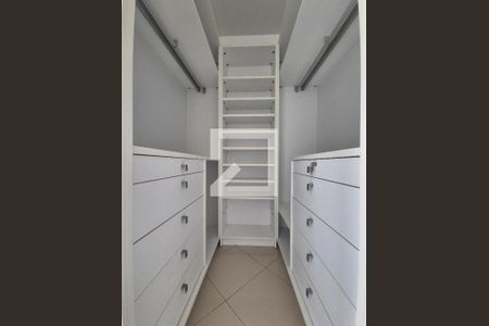 Apartamento à venda com 227m², 4 quartos e 3 vagasCloset Suíte 1