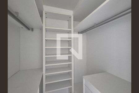 Apartamento à venda com 227m², 4 quartos e 3 vagasCloset Suíte 1