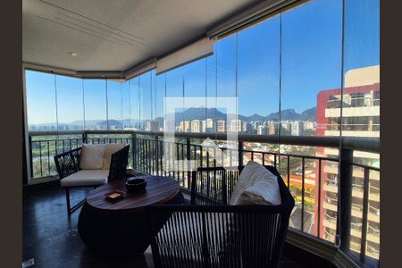 Varanda de apartamento à venda com 2 quartos, 169m² em Barra da Tijuca, Rio de Janeiro