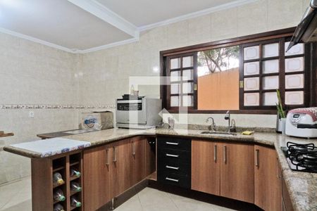 Cozinha de casa para alugar com 4 quartos, 179m² em Conjunto Residencial Vista Verde, São Paulo