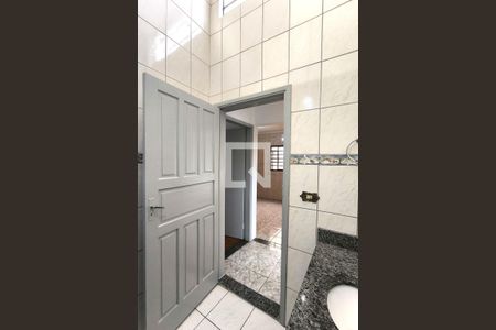 Casa à venda com 311m², 2 quartos e 2 vagasBanheiro 