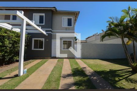 Fachada de casa de condomínio para alugar com 3 quartos, 108m² em Condomínio Guaporé, Ribeirão Preto