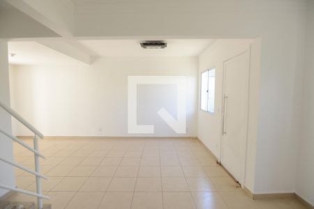 Sala de casa de condomínio para alugar com 3 quartos, 108m² em Condomínio Guaporé, Ribeirão Preto