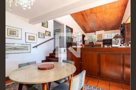 Casa à venda com 3 quartos, 250m² em Jardim Everest, São Paulo