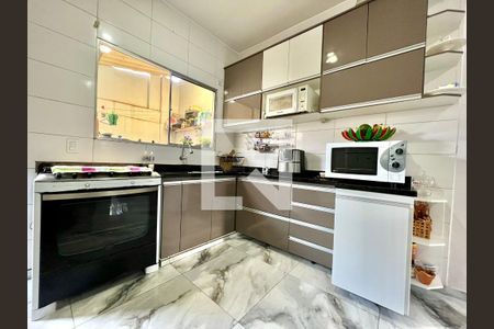 Cozinha de casa à venda com 3 quartos, 120m² em Santa Monica, Belo Horizonte