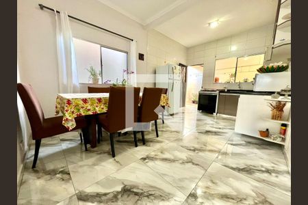 Cozinha de casa à venda com 3 quartos, 120m² em Santa Monica, Belo Horizonte